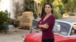 Luisa Ranieri sul set di Lolita Lobosco con la Bianchina di scena