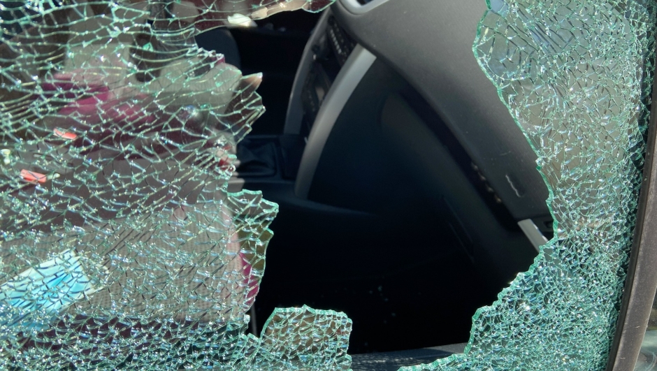 Auto rubate, vetro rotto